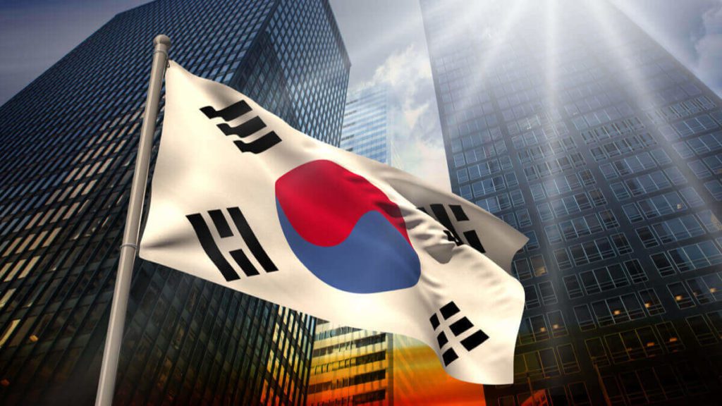 China and the United States have been fighting to secure leadership in 5G deployment. However, Korea was ranked on top among the list of countries in 5G availability in 2020, according to a report entitled “The State of 5G Deployments” published by Viavi Solutions. The report states that 5G is available in 85 cities across South Korea. Recently, Telecom carriers are planning to expand the 5G networks across an additional 85 cities. “Korea is home to global network equipment manufacturers actively working to advance 5G and historically worked on fiber deployment,” commented Viavi CTO Sameh Yamany, according to RCR Wireless News. Aiming to boost the 5G infrastructure across Korea, Telecom operators have agreed to invest $22 billion by 2022. Korean President Moon Jae-in expects to create 600,000 jobs and a 5G-based export industry worth $73 billion by 2026, according to Capacity Media. The joint- investment will be used to enhance 5G quality in Seoul and six other metropolitan cities by 2020. The plan also consists of the deployment 5G in 2,000 multi-purpose facilities, on Seoul Metro lines 2 and 9 and along major highways. During a meeting with the three-telecom operators, Science and ICT Minister Choi Ki-young said that the 5G is the core base for Korea’s “Digital New Deal”. Based on telecom companies’ demands, the government is planning to provide tax reductions for the three carriers aiming to secure nationwide 5G coverage up to 70% by 2025. Korea is working hard on 5G network deployment. The country’s readiness in the deployment of high-speed Internet connectivity goes back to a serious governmental policy. Back in 2014, the Korean government announced the 5G strategy with an initial investment of $1.5 billion. In 2018, the country was ranked the second readiest country for the deployment of the fifth generation, according to “The Global Race to 5G” by CTIA. In April 2019, South Korea was the first country to launch commercial 5G networks. According to RCR Wireless News, the number of 5G subscribers in Korea was 10% out of the 69.43 million mobile service lines in the country. In fact, the Korean government has deployed more than 115,000 5G base stations across the country. Korean operators have been doing tests on a standalone (SA) 5G network and are expecting to launch the service by the second half of 2020.