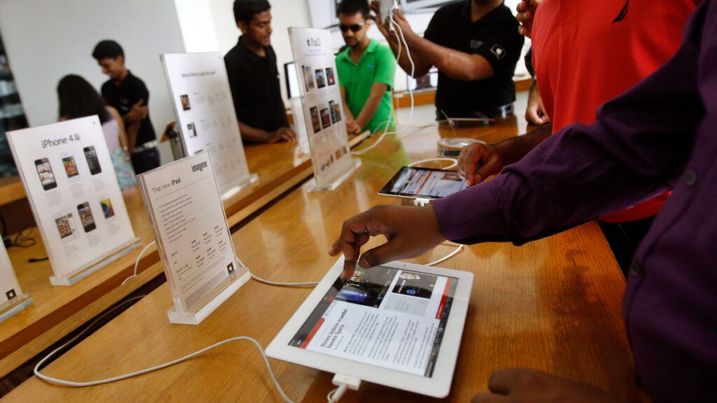 Apple to launch first online store in India next week