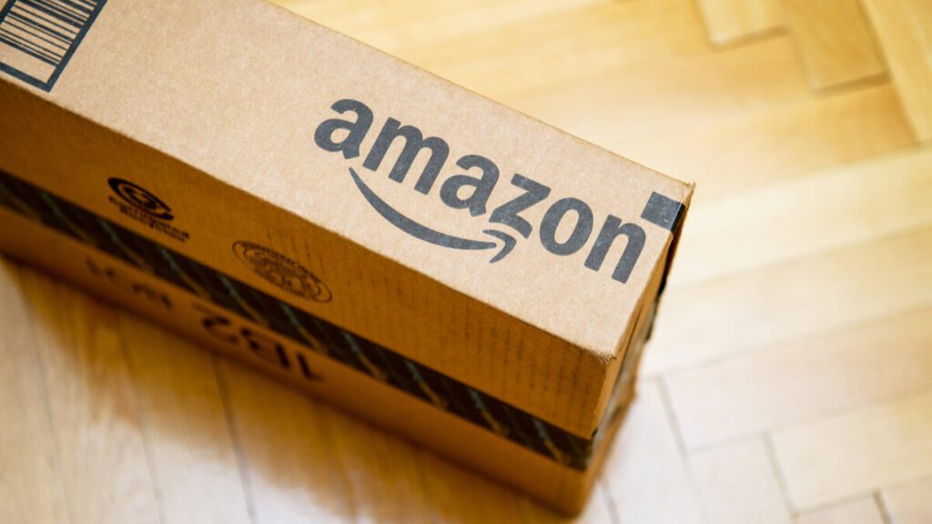 What slowdown Amazon seeks to hire 33,000 people