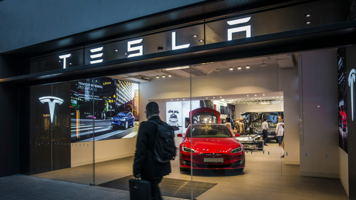 US asks Tesla how Autopilot responds to emergency vehicles – Inside Telecom