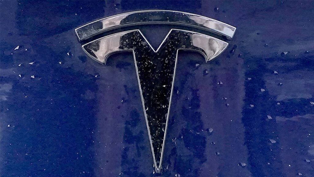 US regulators seek answers from Tesla over lack of recall