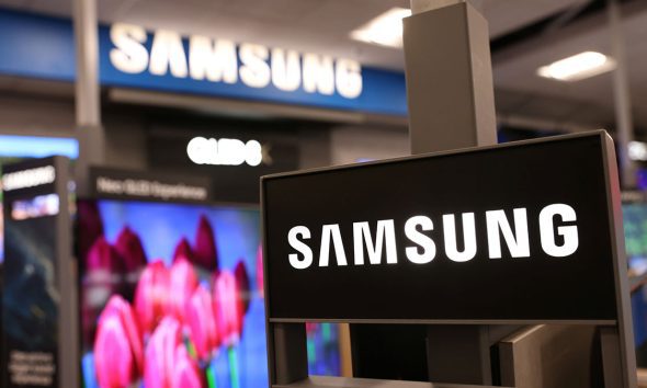 Samsung Defies Chip Downturn