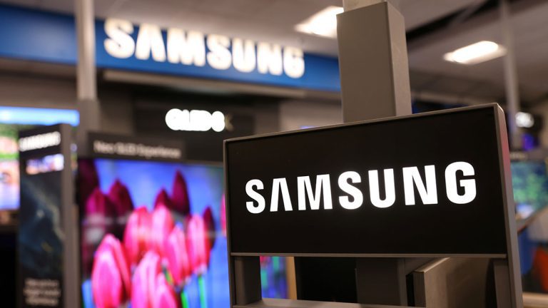 Samsung Defies Chip Downturn