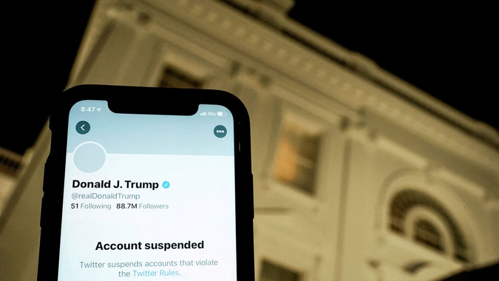 Trump Snubs Twitter