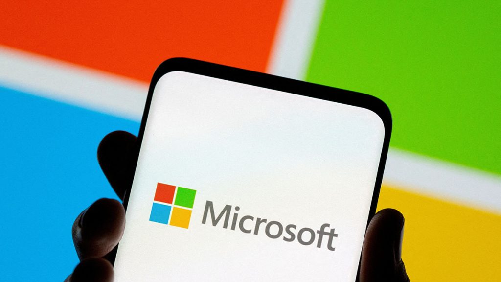 Microsoft to Buy 4% Stake