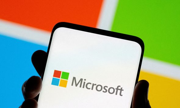 Microsoft to Buy 4% Stake