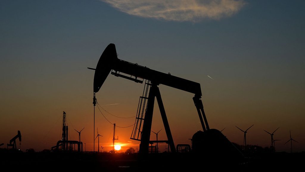 Oil Rises over 1% On China Demand