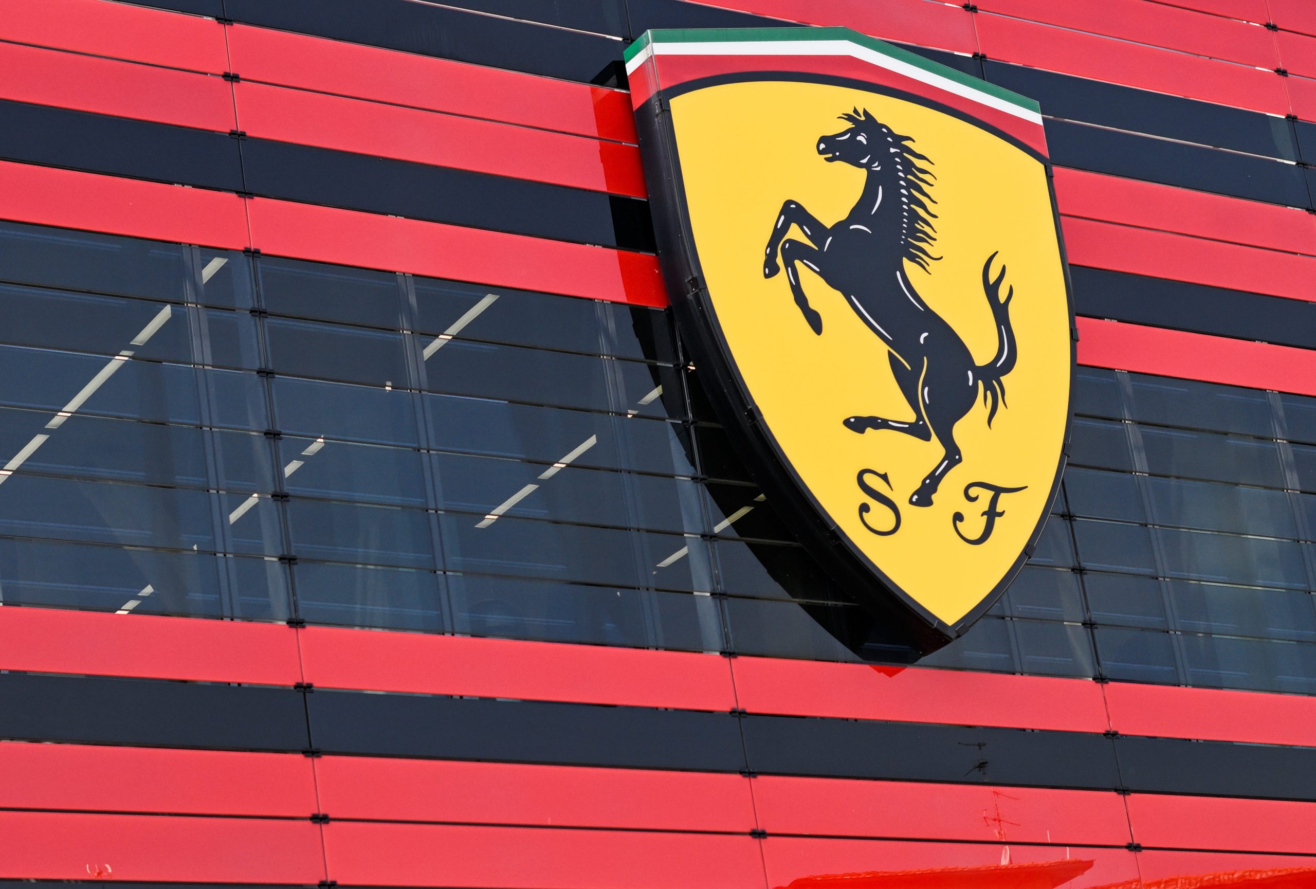 Ferrari Partners With Samsung to Develop In-Car Displays - Inside Telecom