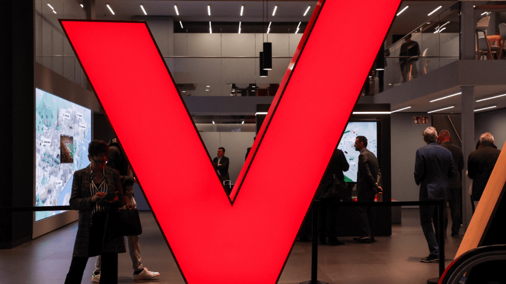 Verizon price increase, Wireless plans, Telecom industry news, Verizon Communications, Post-pandemic growth, Pricing strategy, Customer notifications, AT&T price increase, Telecom revenue growth, Investor conference update