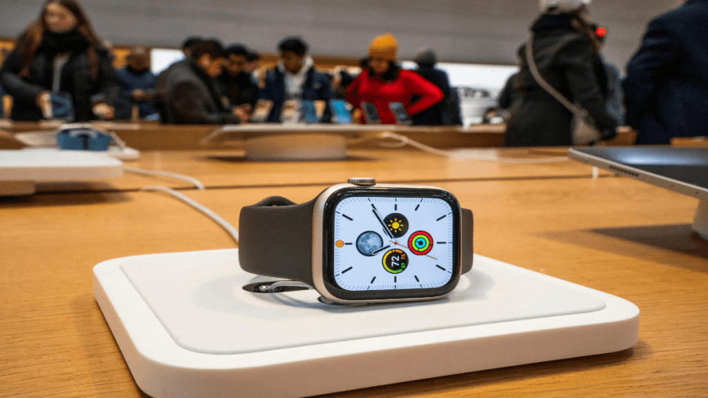 Apple smartwatch sales briefly resume, after a U.S. appeals court paused a government commission's import ban on devices over patent dispute.