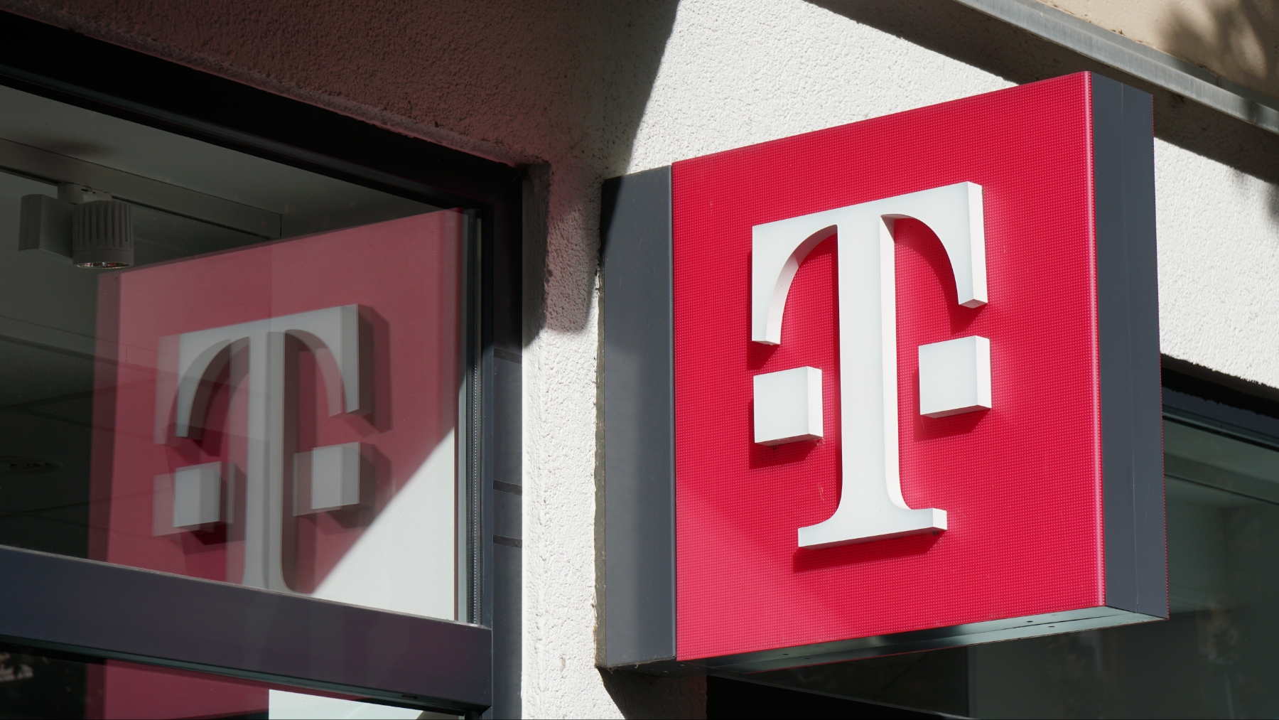 T-Mobile 5G Spectrum Expansion Faces FCC Scrutiny