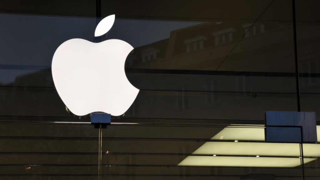 The US government has initiated major Apple lawsuits, alleging that the tech giant has taken control over the smartphone market.