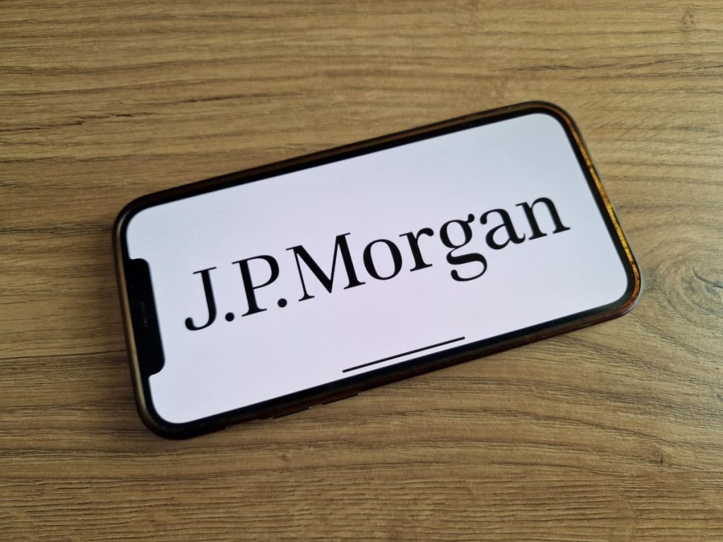 JPMorgan Chase in talks with Apple to replace Goldman Sachs as credit card partner, ending the Apple Card partnership.