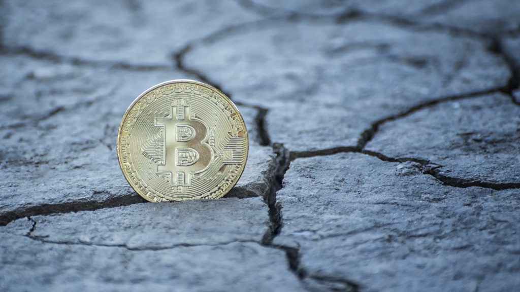 Geopolitical tensions led Bitcoin to fall, pushing a decline on major cryptocurrency exchanges in what some called a new crypto war.