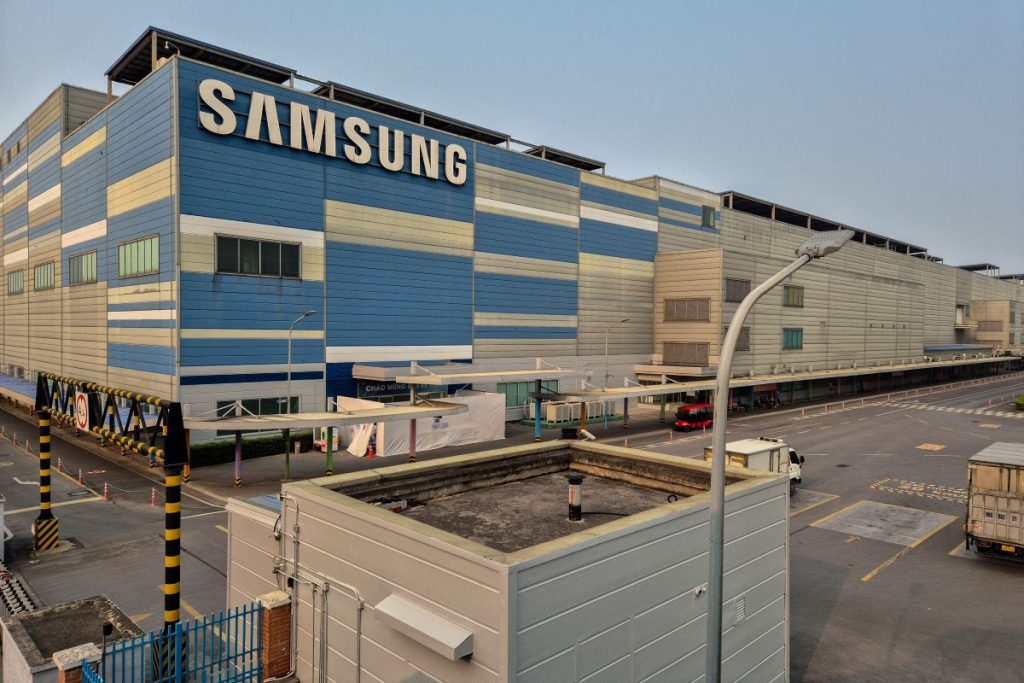 Shares in Samsung Electronics came under pressure on Tuesday, following a powerful rally the previous day after the South Korean.