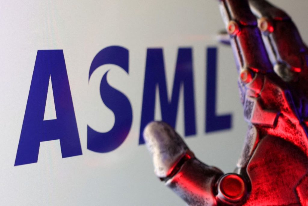 Multi-billion dollar deals between AI firms and computer chipmakers are expected to strengthen top semiconductor equipment maker ASML's outlook.