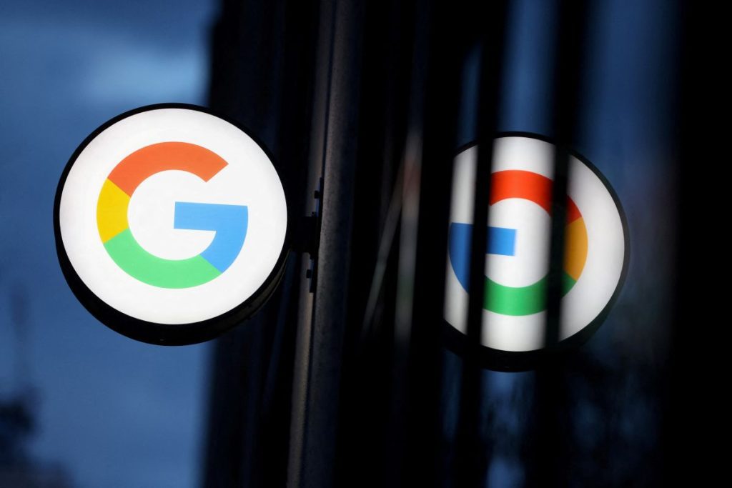 SINGAPORE (Reuters) -Singapore's police have ordered Apple [AAPL.O] and Google [GOOGL.O] to prevent the spoofing of government agencies.