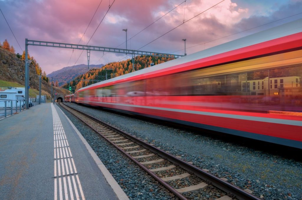 Driverless trains in the UK and Germany, are using digital labs and special test trains to prove how advanced rail technology can safely guide passengers.