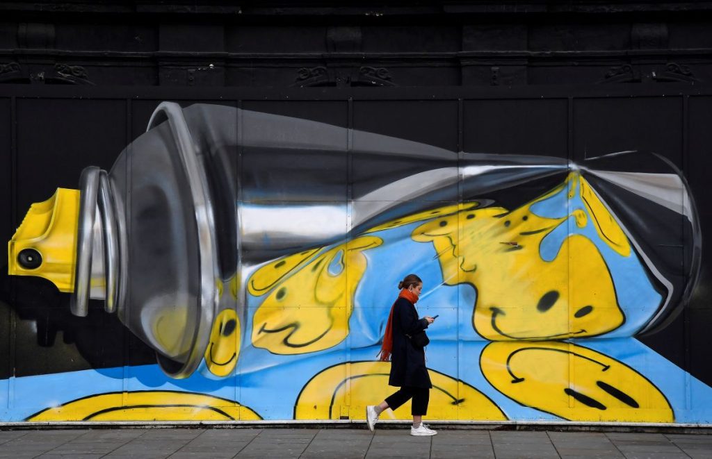 WASHINGTON, Feb 18 (Reuters) - The U.S. State Dept is developing an online portal that will enable people in Europe & elsewhere to see content banned by their govts.