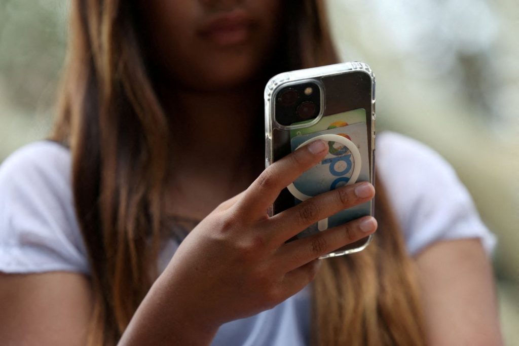 SYDNEY, April 22 (Reuters) - Problems enforcing Australia's teen social media ban reflect social media platforms.