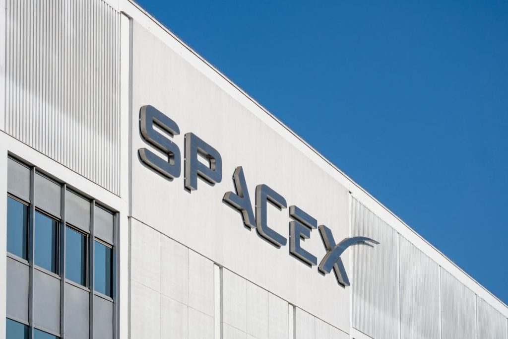 Elon Musk’s SpaceX has officially started its journey toward the stock market by filing a confidential SpaceX IPO news draft.