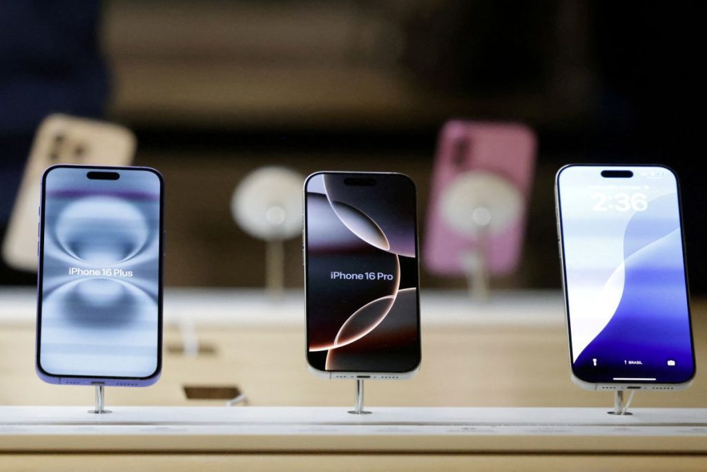 SAN FRANCISCO, May 5 (Reuters)- Apple settled a $250 million shareholder lawsuit after delaying AI upgrades to Siri voice assistant.