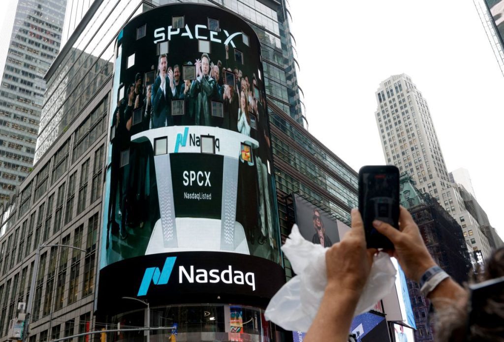June 18 (Reuters) - Shares of SpaceX dropped more than 6% on Thursday, as the post-IPO frenzy that briefly placed Elon Musk's rockets-to-AI firm.