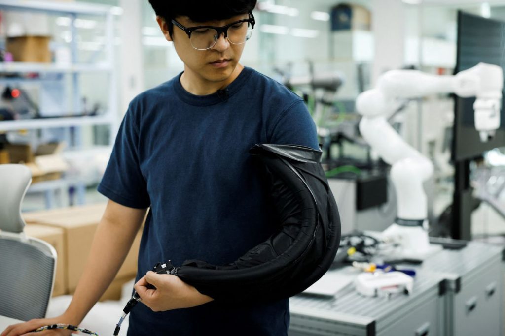 DAEJEON, South Korea, July 17 (Reuters) - A team of South Korean and U.S. researchers has unveiled a robotic technology.