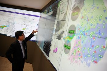 SEOUL, Sept 8 (Reuters) - South Korea's demand for power in the coming years is set to surge on plans by chipmakers Samsung Electronics and SK Hynix to expand production.